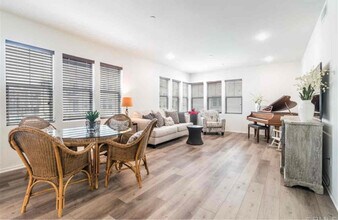 5300 Beach Grass Ln in San Diego, CA - Building Photo - Building Photo