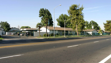 Summer Park Apartments in Fresno, CA - Building Photo - Building Photo