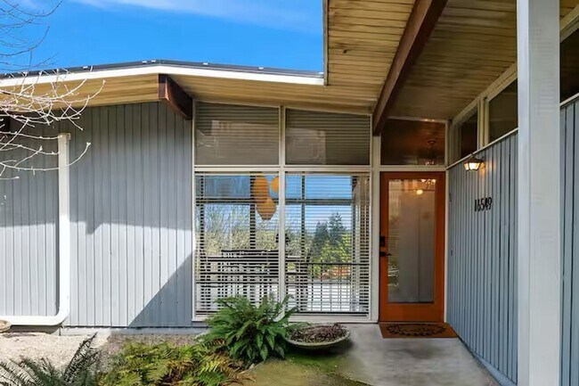 16549 35th Ave NE in Lake Forest Park, WA - Building Photo - Building Photo