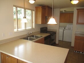 1344 Vista Ave SE in Salem, OR - Building Photo - Building Photo