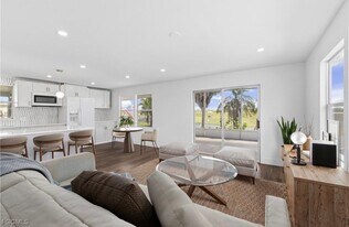 13670 Dowitcher Dr in Ft. Myers, FL - Building Photo