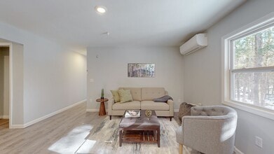 Nasson in the Pines in Springvale, ME - Foto de edificio - Building Photo