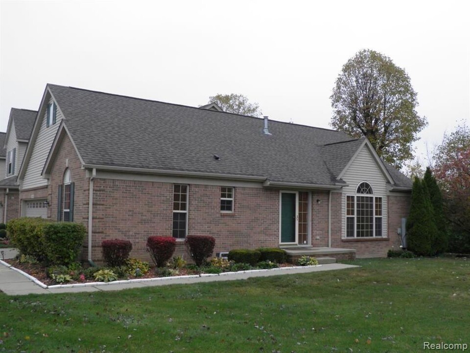 42660 Samantha Ave in Belleville, MI - Building Photo
