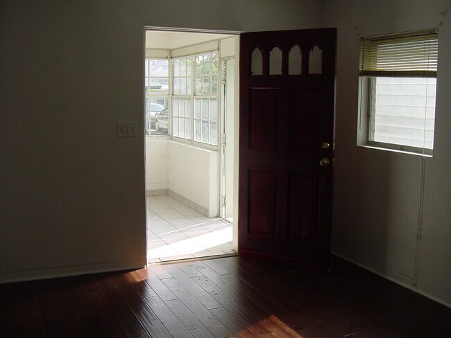 725 Jackson St N in St. Petersburg, FL - Building Photo - Building Photo
