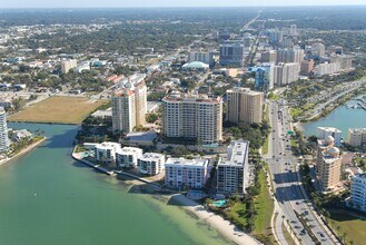 11 Sunset Dr, Unit 806 in Sarasota, FL - Foto de edificio - Building Photo