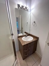 971-971 Finlayson St in Victoria, BC - Building Photo - Building Photo