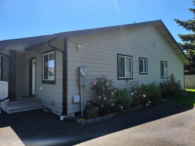 609 S Washington Ave in Centralia, WA - Building Photo - Building Photo