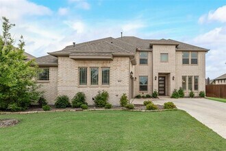 1042 Elmwood Dr in Justin, TX - Building Photo - Building Photo