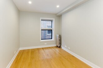 520 W Cornelia Ave in Chicago, IL - Foto de edificio - Building Photo