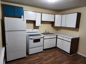 816-816 1/2 Birch St in Baraboo, WI - Building Photo