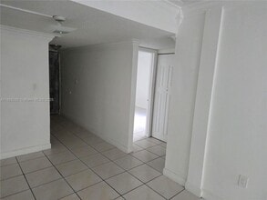 10000 NW 80th Ct in Miami Lakes, FL - Building Photo - Building Photo
