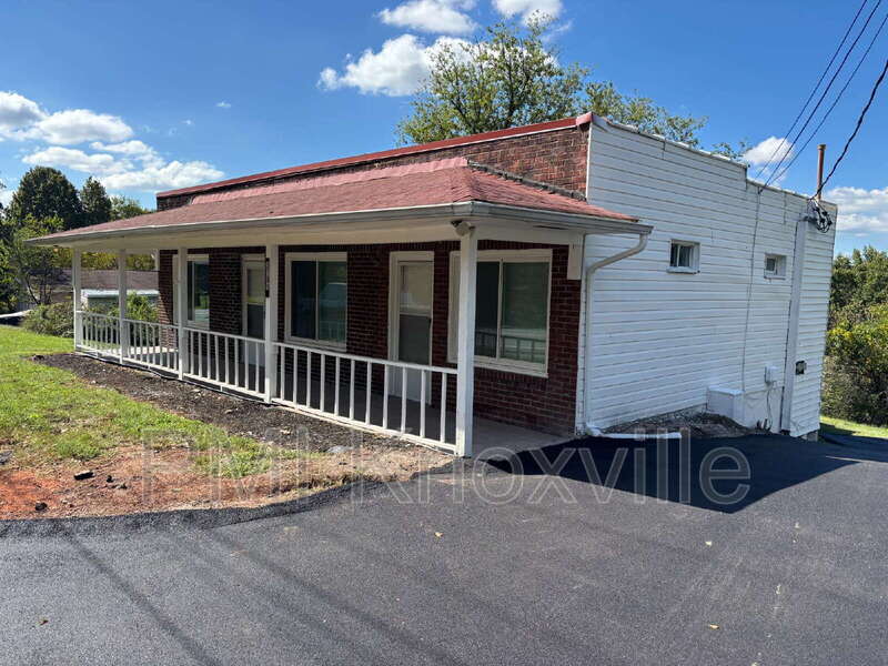 3089 Washington Pike in Knoxville, TN - Foto de edificio