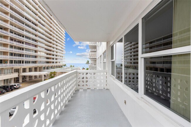 4010 Galt Ocean Dr, Unit 312 in Fort Lauderdale, FL - Foto de edificio - Building Photo