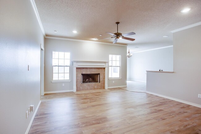 9904 Elkhart Ave in Lubbock, TX - Building Photo - Building Photo