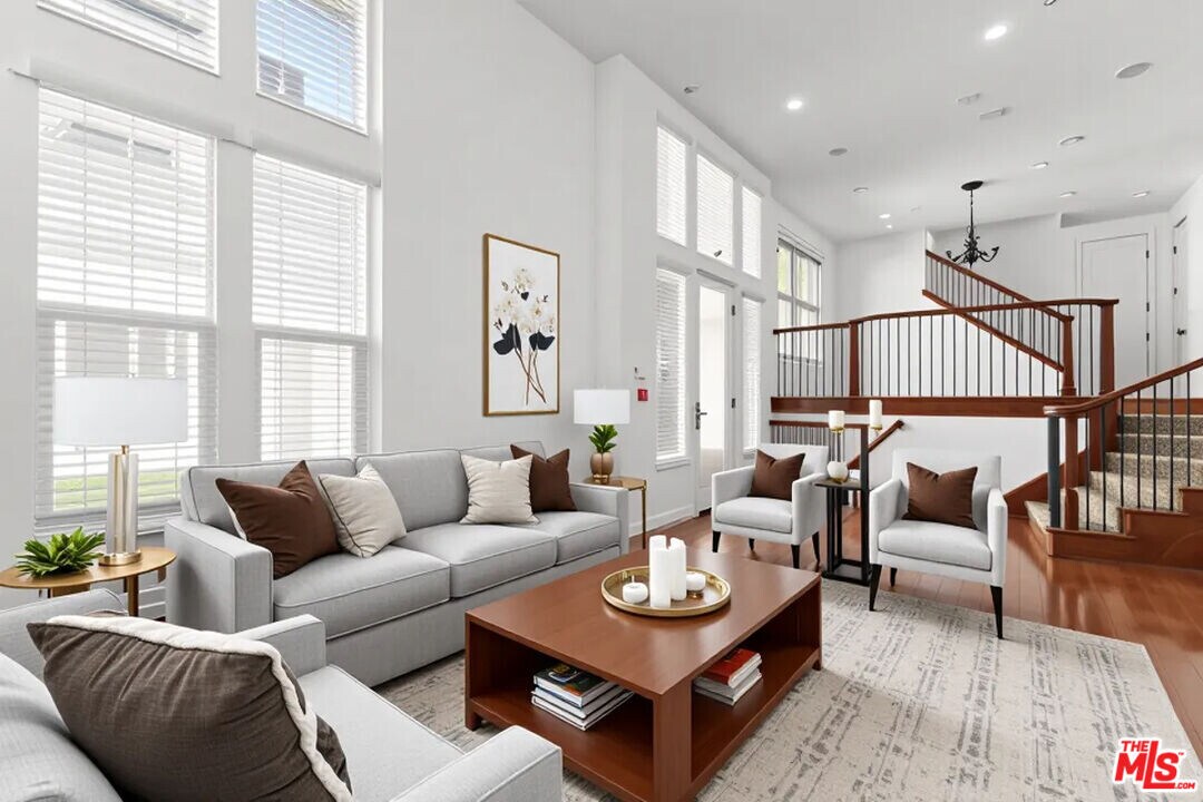 6010 S Celedon Creek in Los Angeles, CA - Building Photo