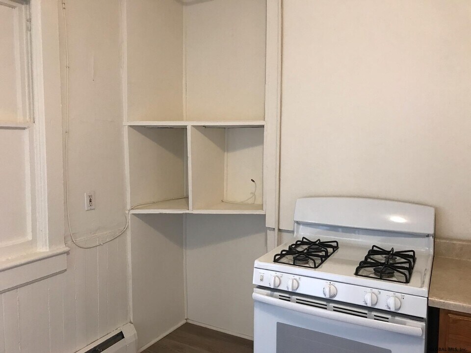 201 13th St-Unit -205 1st floor in Watervliet, NY - Building Photo