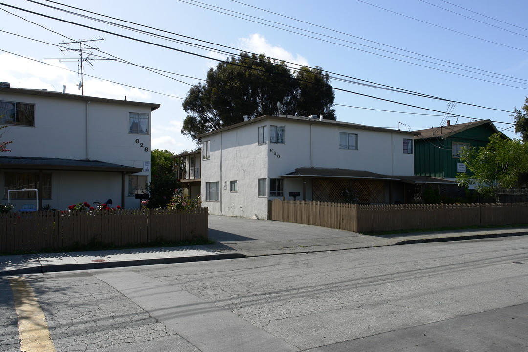 620 Oakside Ave in Redwood City, CA - Building Photo