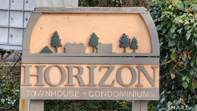 1 Horizon Dr in Norwalk, CT - Building Photo - Building Photo