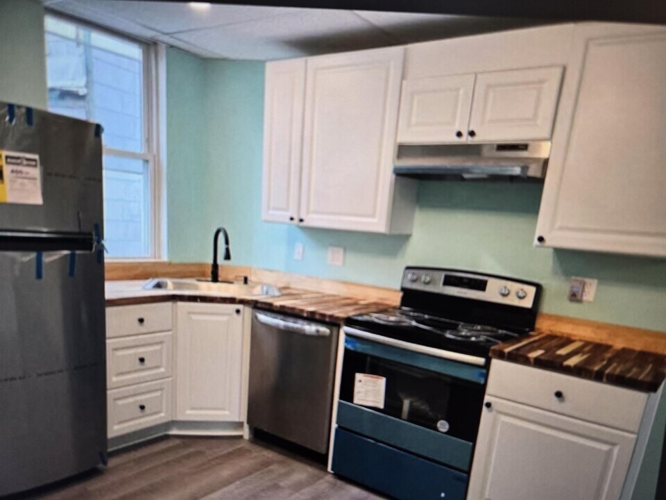 2504 Woodstock Ave in Swissvale, PA - Building Photo