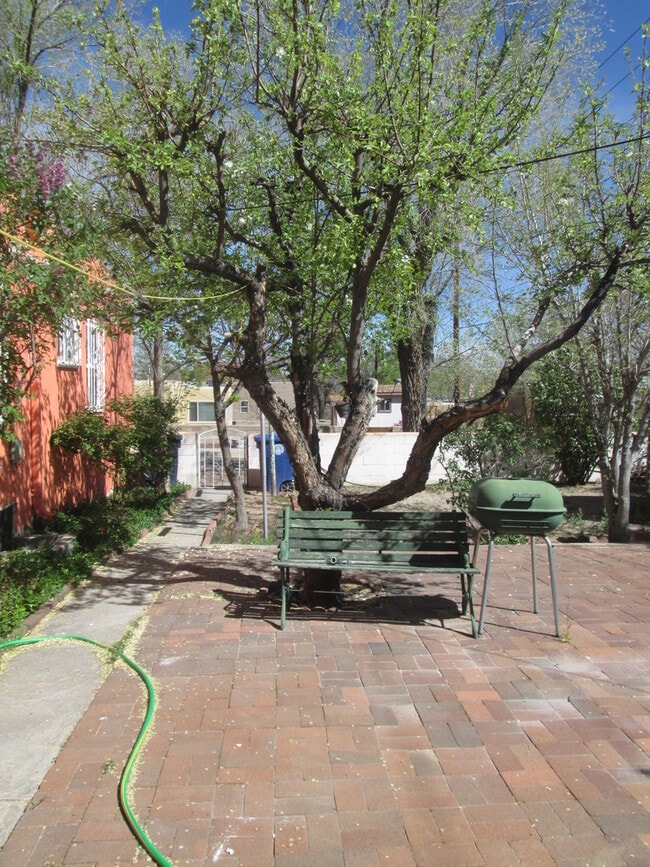 1036 Girard Blvd NE in Albuquerque, NM - Building Photo - Building Photo