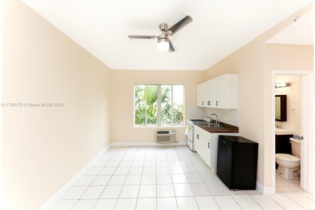 3710 Collins Ave in Miami, FL - Building Photo - Building Photo
