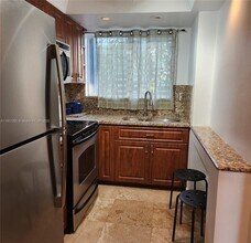 1914 SW 17th Ave, Unit 24 in Miami, FL - Foto de edificio - Building Photo