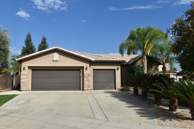 property at 6760 W Kadota Ave