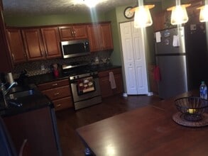 255 Grace Manor Dr in Coraopolis, PA - Building Photo - Building Photo