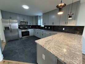 611 N Eastwood St in Houston, TX - Building Photo