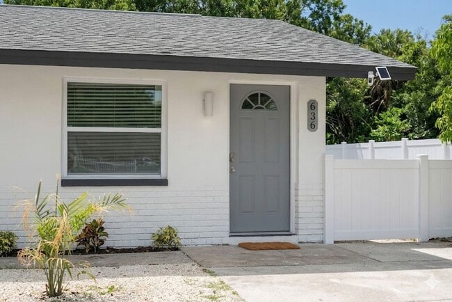 property at 636-638 Lake Palms Dr