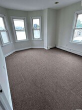 100 Merrick Rd-Unit -B in Lynbrook, NY - Building Photo - Building Photo