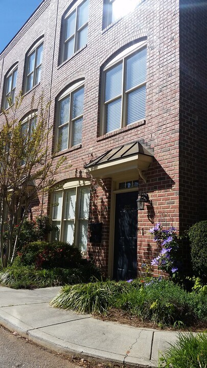 819 Brewer Ave, Unit 819A Brewer Ave in Wake Forest, NC - Foto de edificio