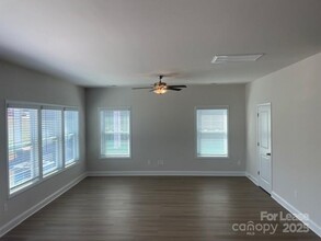 115 Queenshall Rd in Mooresville, NC - Foto de edificio - Building Photo