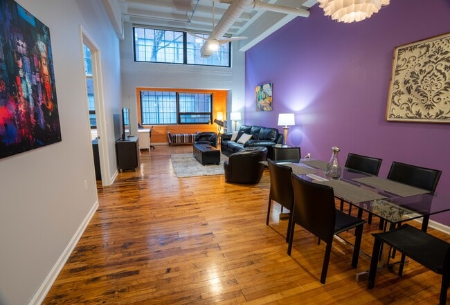 property at 624 E Walnut St