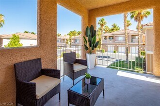 251 S Green Valley Pkwy in Henderson, NV - Building Photo - Building Photo