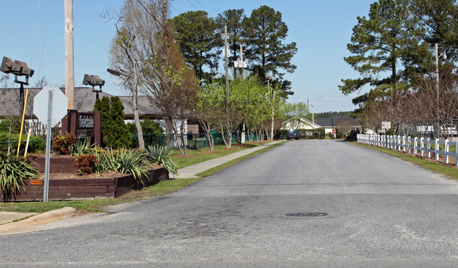 Fieldale Apartments in Smithfield, NC - Building Photo - Building Photo