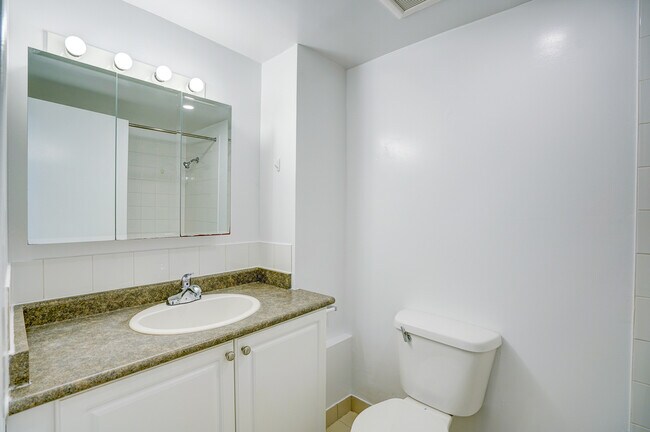 1848 W 3rd Ave in Vancouver, BC - Building Photo - Building Photo