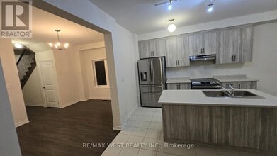 52 Cottonwood Cres in Welland, ON - Building Photo - Building Photo