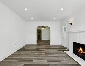 8101 Hillside St in Oakland, CA - Foto de edificio - Building Photo