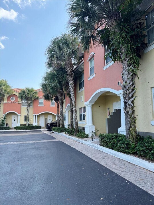 2620 Pierce St in Hollywood, FL - Building Photo