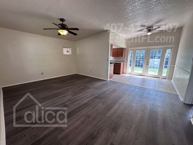 property at 6024 Oakcrest Cir