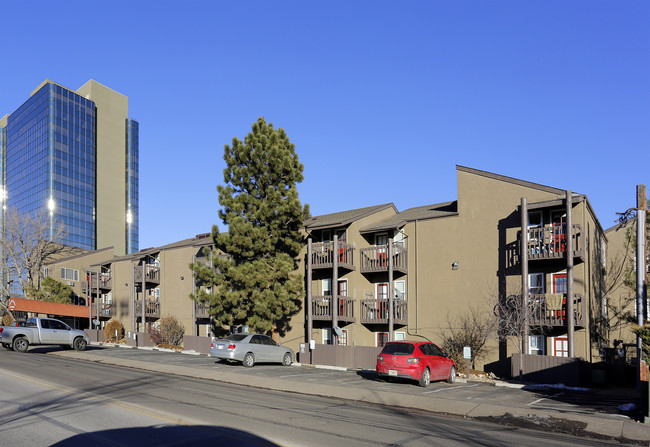 Willow Creek Apartments in Denver, CO - Foto de edificio - Building Photo