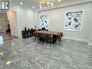 34 Manor Hampton St in East Gwillimbury, ON - Building Photo - Building Photo