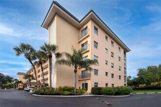 8625 Midnight Pass Rd, Unit B508 in Sarasota, FL - Building Photo - Building Photo