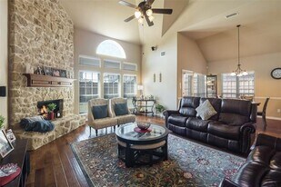 534 Windward Dr in Murphy, TX - Building Photo