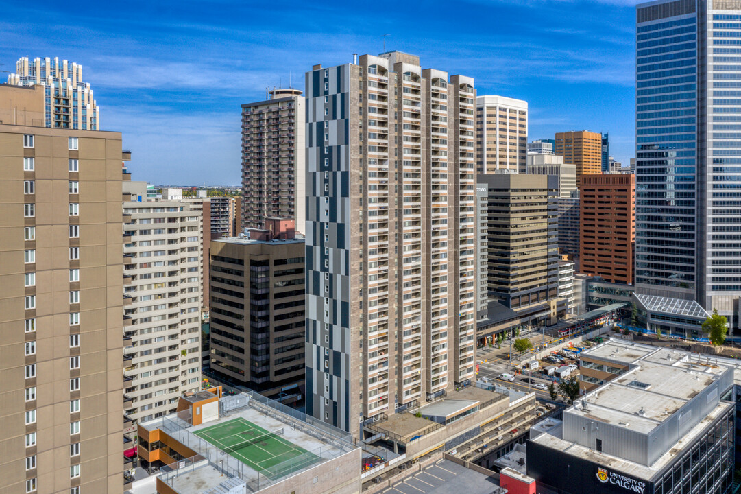 Garden Towers in Calgary, AB - Building Photo