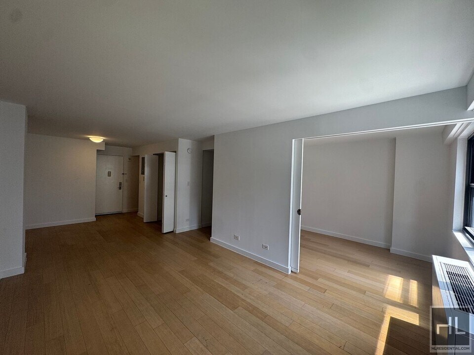 East 39th Street in New York, NY - Building Photo