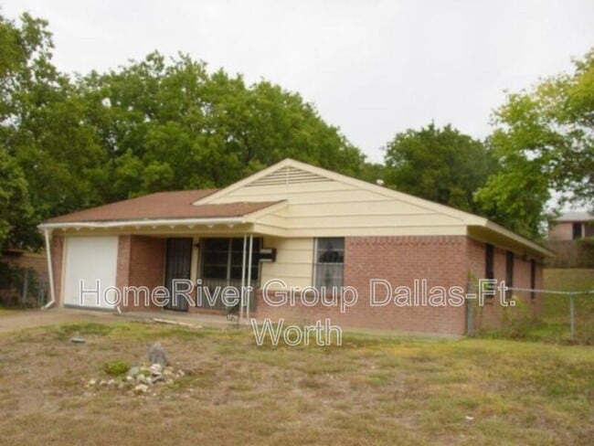 property at 5720 Bluffman Dr