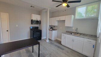 2325 W Sequoia Ave, Unit #B in Anaheim, CA - Building Photo