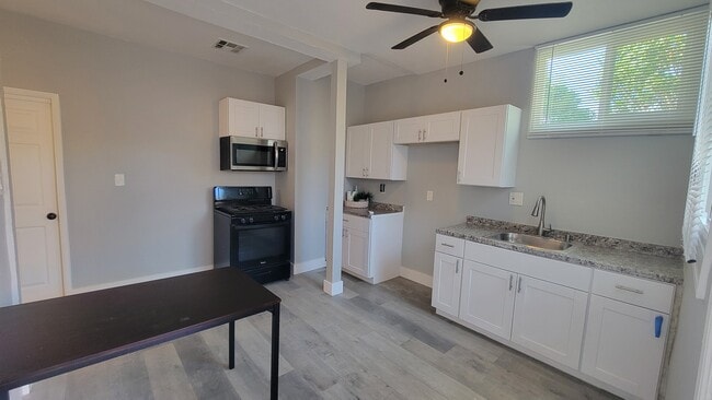 2325 W Sequoia Ave, Unit #B, Unit #B